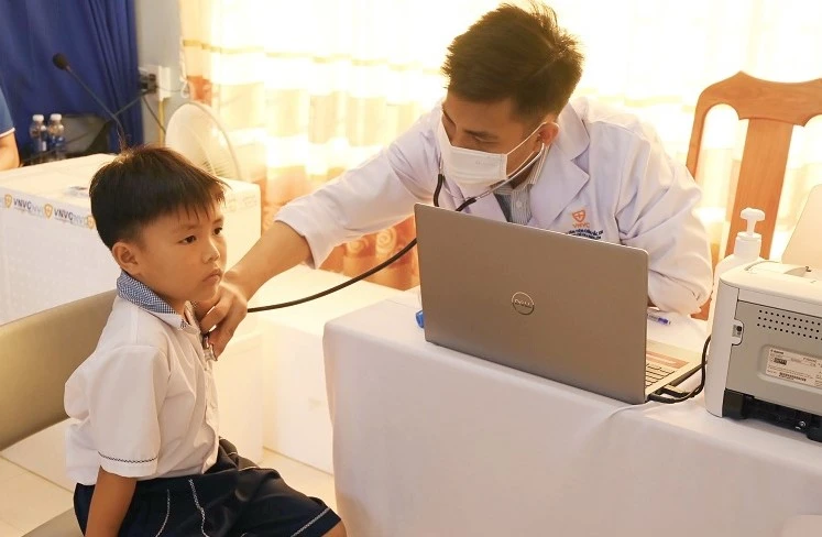 Hỗ trợ khám sàng lọc bệnh tim bẩm sinh và tiêm vaccine cúm tại Quảng Bình, Đắk Lắk và Lâm Đồng ảnh 2