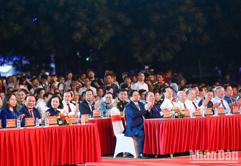 Thủ tướng Phạm Minh Chính dự Chương trình nghệ thuật đặc biệt kỷ niệm 70 năm Chiến thắng Điện Biên Phủ ảnh 1