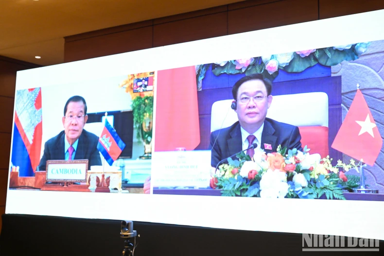 Chủ tịch Quốc hội Vương Đình Huệ điện đàm với Chủ tịch Thượng viện Campuchia ảnh 2