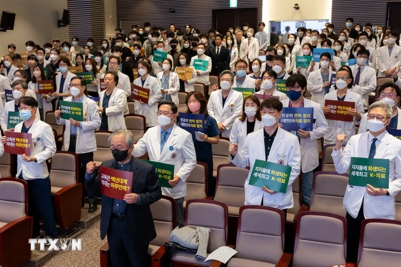Mối lo “khoảng trống nhân lực” ngành y ở Hàn Quốc ảnh 2