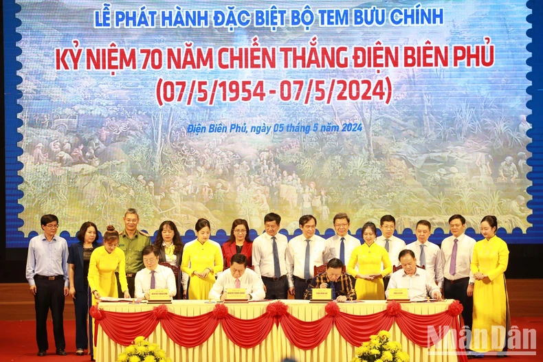 Khai trương Trung tâm Báo chí Kỷ niệm 70 năm Chiến thắng Điện Biên Phủ- Ảnh 4.