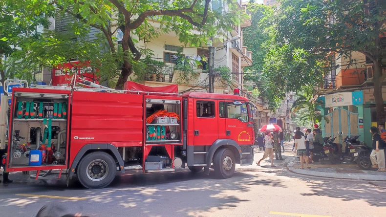 Hà Nội: Cháy lớn tại ngôi nhà cao tầng trên phố Trần Quý Kiên, Cầu Giấy ảnh 6