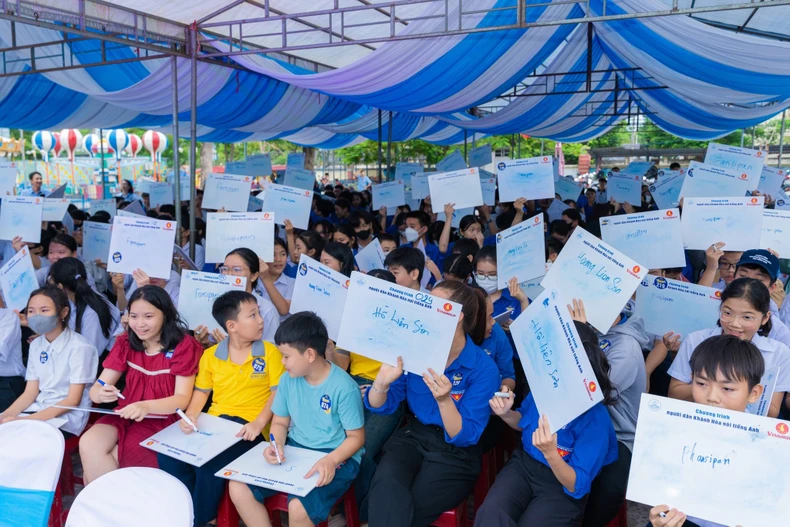 Người dân Khánh Hòa nói tiếng Anh: Tiềm năng lớn từ những... câu lạc bộ nhỏ- Ảnh 4.