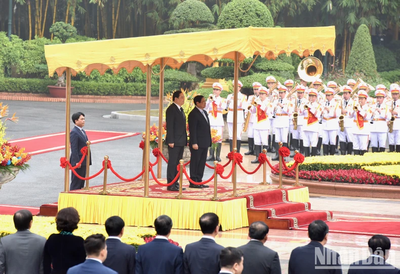 [Ảnh] Lễ đón Thủ tướng Chính phủ nước Cộng hòa Dân chủ Nhân dân Lào Sonexay Siphandone và Phu nhân ảnh 3