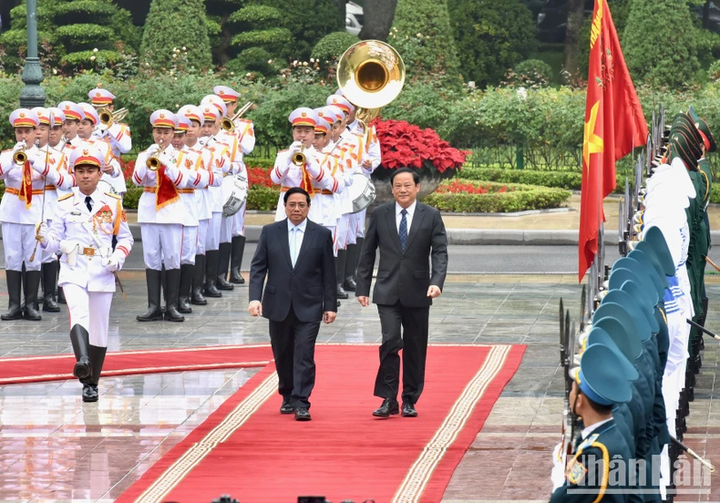 [Ảnh] Lễ đón Thủ tướng Chính phủ nước Cộng hòa Dân chủ Nhân dân Lào Sonexay Siphandone và Phu nhân ảnh 4