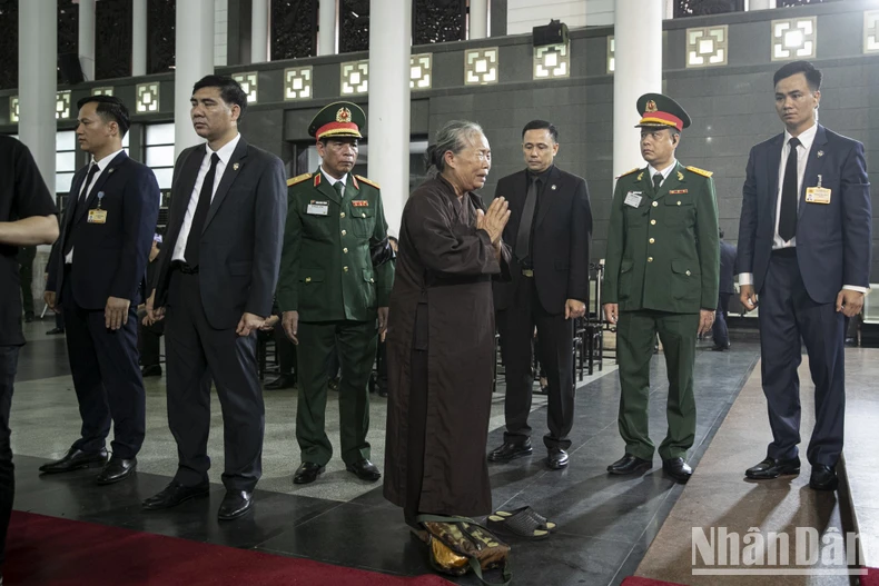 [Ảnh] Những hình ảnh xúc động tại Quốc tang Tổng Bí thư Nguyễn Phú Trọng ảnh 4