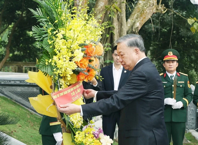 Tổng Bí thư Tô Lâm dâng hương tại Khu Di tích lịch sử cấp quốc gia đặc biệt Ngã ba Đồng Lộc ảnh 4