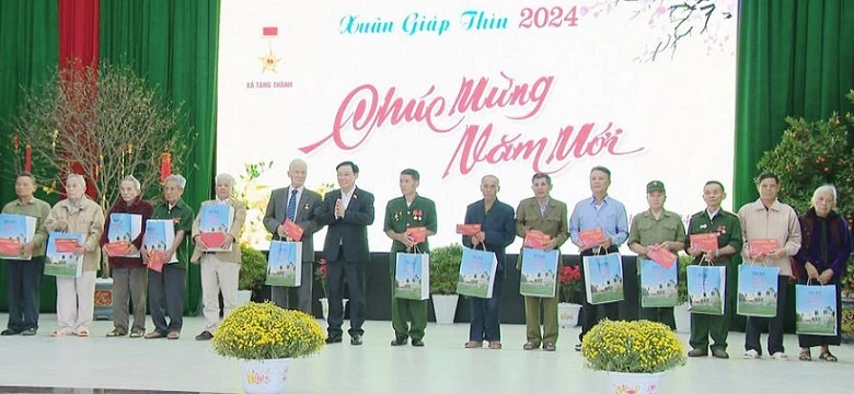 Chủ tịch Quốc hội Vương Đình Huệ dự “Tết vì người nghèo - Xuân Giáp Thìn 2024” tại Nghệ An ảnh 3