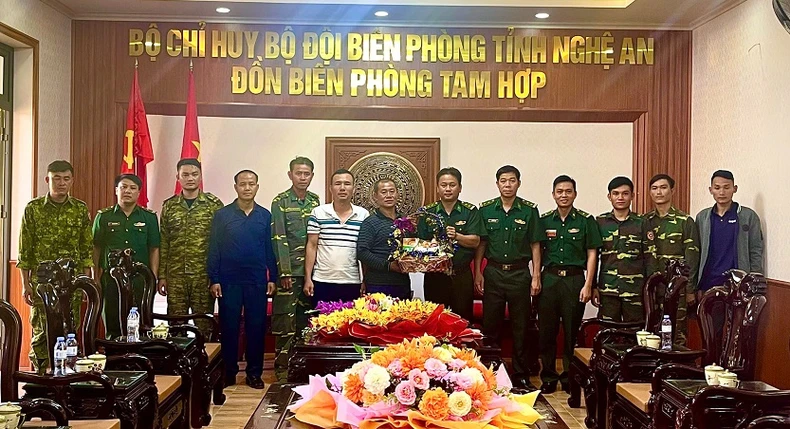 Lực lượng bảo vệ biên giới của nước bạn Lào chúc mừng Quốc khánh Việt Nam ảnh 2