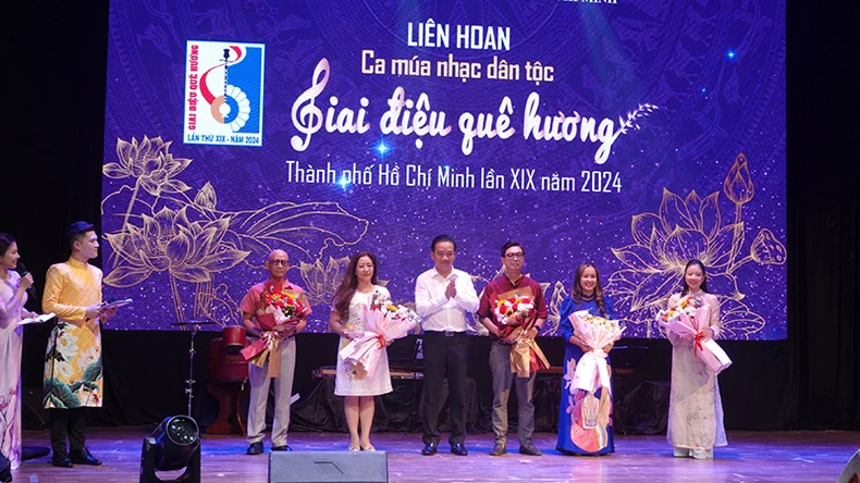 Liên hoan “Giai điệu quê hương” năm 2024 mang đậm màu sắc dân gian ảnh 2