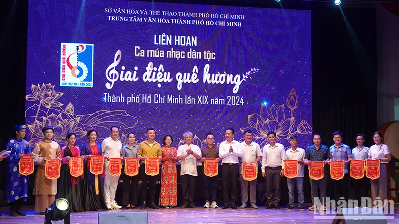 Liên hoan “Giai điệu quê hương” năm 2024 mang đậm màu sắc dân gian ảnh 3