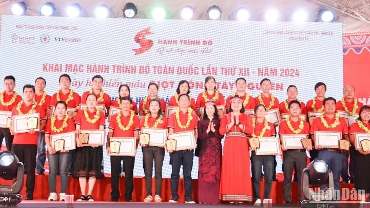 Khởi động hành trình đỏ toàn quốc lần thứ 12 ảnh 1