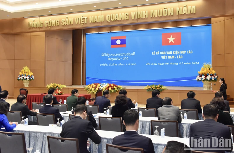 [Ảnh] Thủ tướng Phạm Minh Chính và Thủ tướng nước Cộng hòa Dân chủ Nhân dân Lào Sonexay Siphandone chứng kiến Lễ trao văn kiện hợp tác ảnh 3