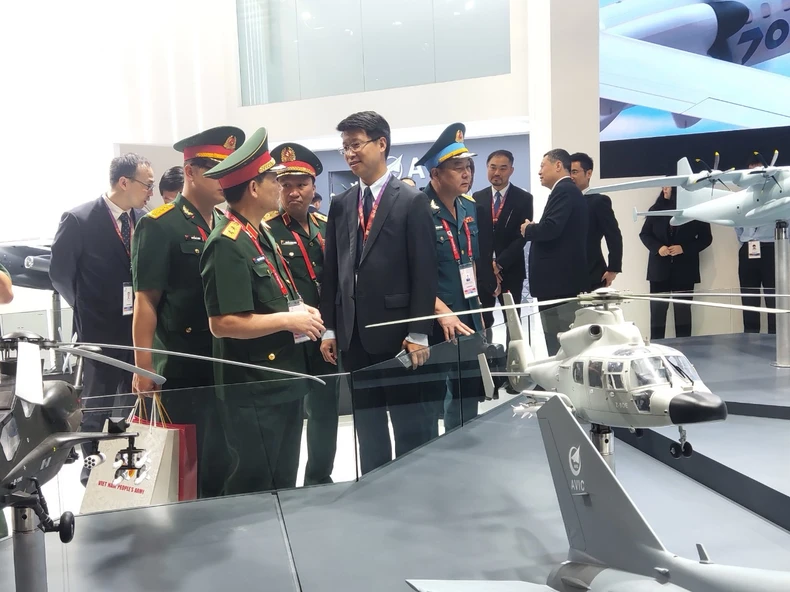 View - Bộ Quốc phòng Việt Nam tham dự Triển lãm quốc phòng lớn nhất châu Á 