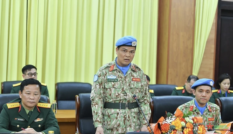 View - Trao quyết định của Chủ tịch nước cho các sĩ quan đi thực hiện nhiệm vụ gìn giữ hòa bình Liên hợp quốc
