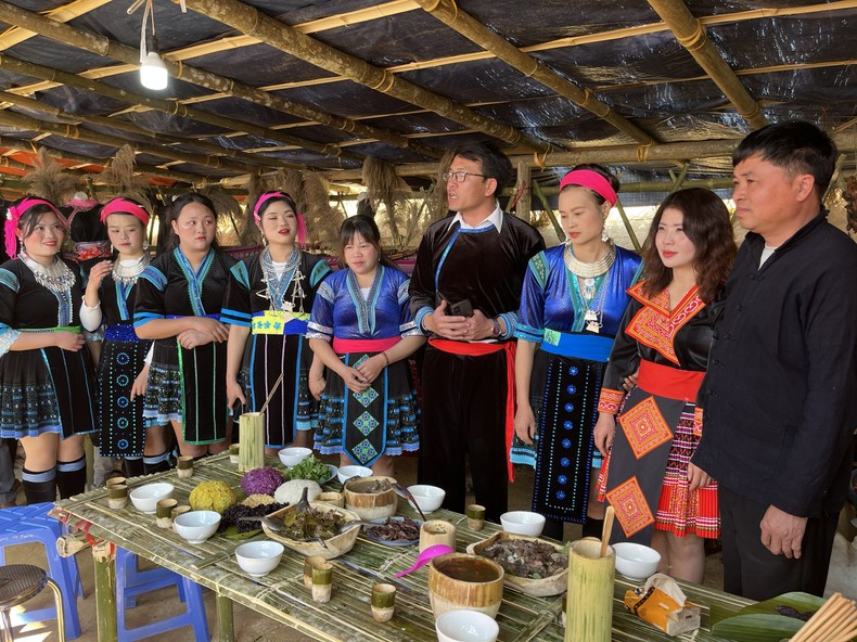 Đặc sắc văn hóa Mông qua lễ hội Gầu Tào ảnh 7