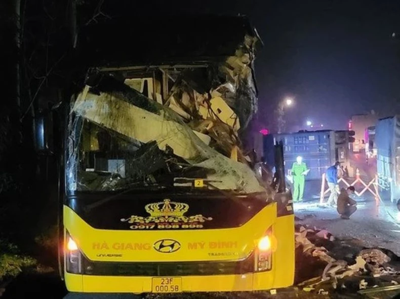 Nhanh chóng khắc phục hậu quả vụ tai nạn giao thông đặc biệt nghiêm trọng tại Tuyên Quang ảnh 4