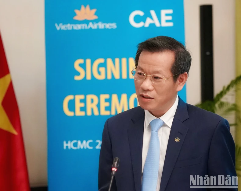 Vietnam Airlines và CAE gia hạn hợp tác khai thác buồng lái mô phỏng ảnh 1