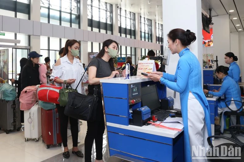 Lượng khách qua sân bay Điện Biên tăng đột biến ảnh 3