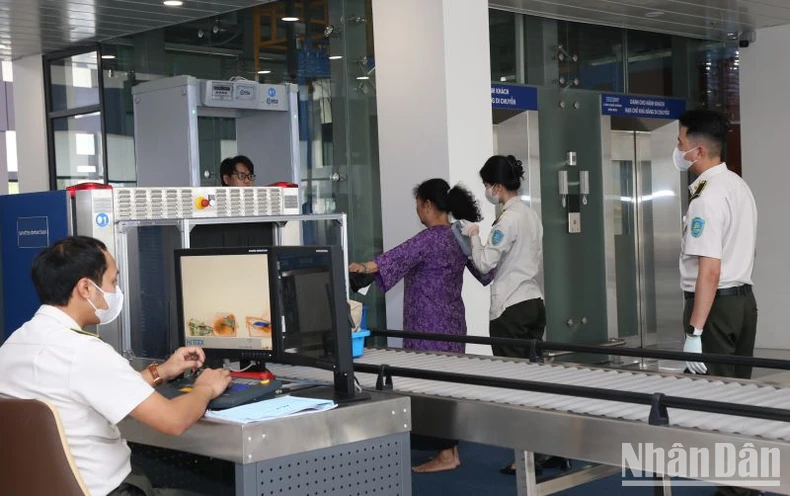 Lượng khách qua sân bay Điện Biên tăng đột biến ảnh 1