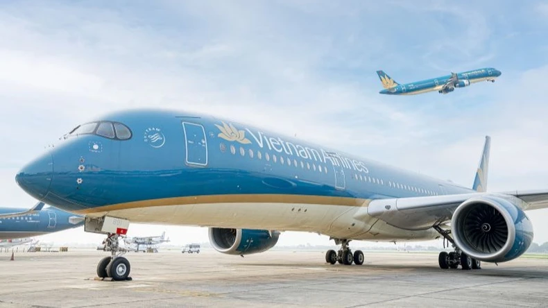 Máy bay Vietnam Airlines hạ cánh khẩn cấp tại Đài Loan cấp cứu hành khách ảnh 1