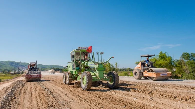 Phấn đấu hoàn thành hơn 220km đường cao tốc bắc-nam phía đông vào dịp 30/4/2025 ảnh 2