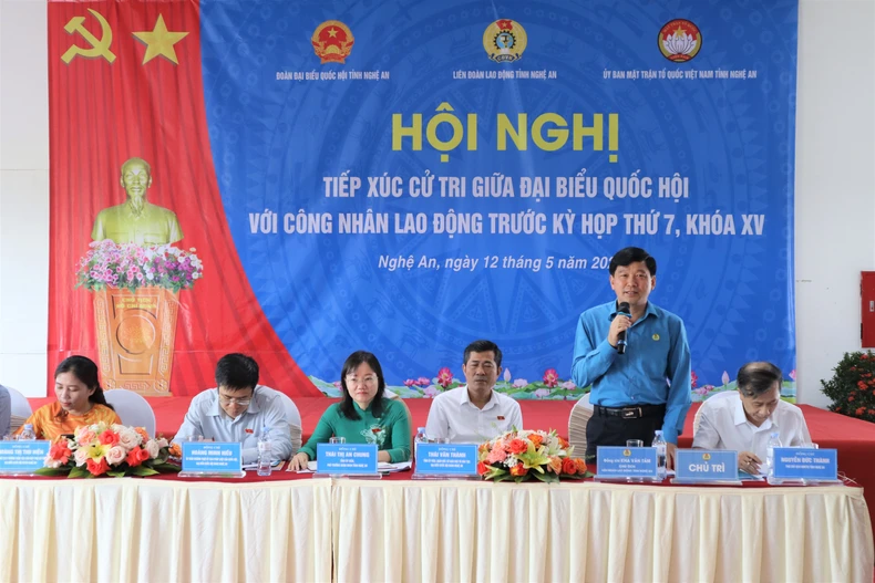 Đoàn Đại biểu Quốc hội tỉnh Nghệ An tiếp xúc cử tri là công nhân lao động ảnh 1