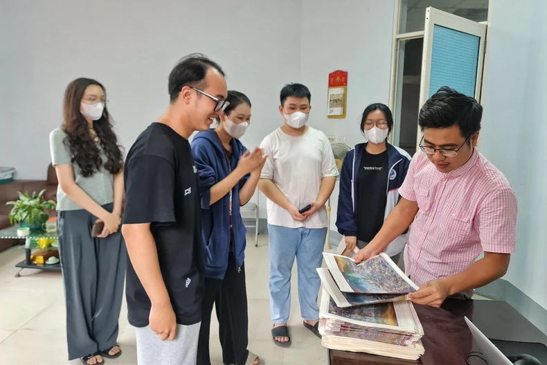 Tranh panorama “Chiến dịch Điện Biên Phủ” đến với người dân, học sinh và sinh viên tỉnh Nghệ An ảnh 2