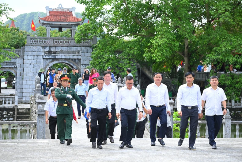 Hội Nhà báo Việt Nam tổ chức các hoạt động tri ân, xã hội thiện nguyện tại tỉnh Nghệ An ảnh 6