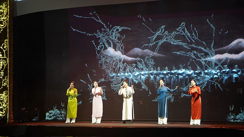 Chương trình nghệ thuật “Đàn chim Việt”: Rực rỡ và xúc động ảnh 2
