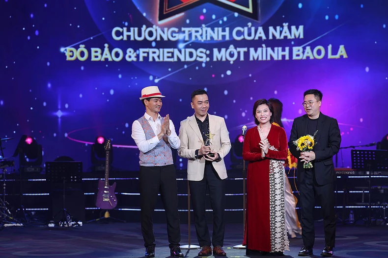 Đen và Hòa Minzy giành giải Nam, Nữ ca sĩ của năm ảnh 1