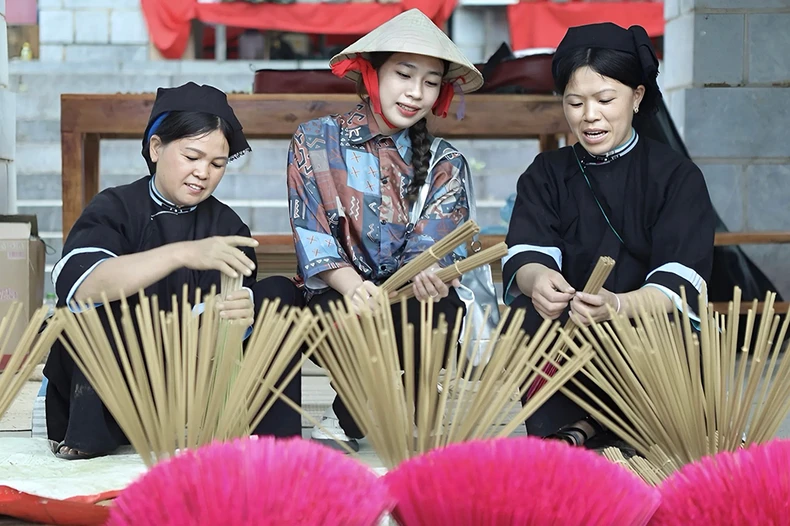 Tái hiện nghề làm hương truyền thống của người Nùng An ở Cao Bằng ảnh 4