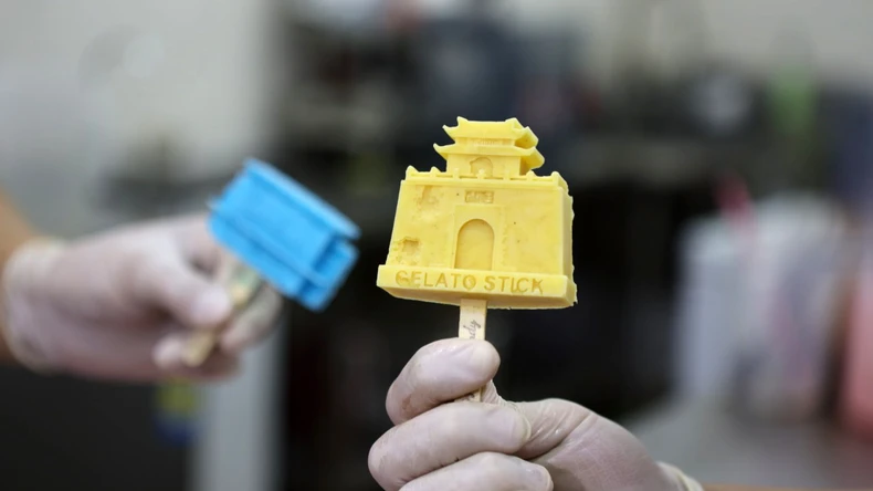 Du khách thích thú trải nghiệm kem in 3D danh thắng Thủ đô ảnh 4