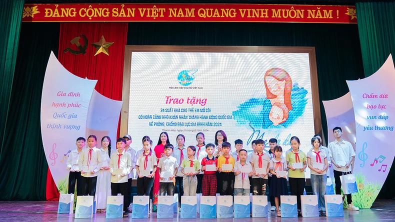 Nhiều hoạt động đặc sắc trong Liên hoan tiếng hát, các hình thức nghệ thuật “Gia đình gắn kết yêu thương” ảnh 3