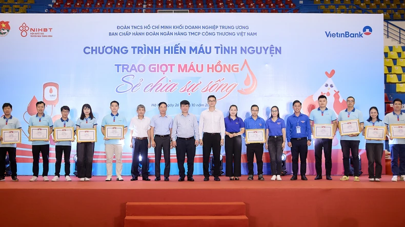 Đoàn thanh niên VietinBank tổ chức thành công chương trình hiến máu tình nguyện năm 2024 ảnh 2