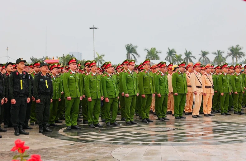 View - Hơn 2.800 cán bộ, chiến sĩ bảo đảm an ninh, trật tự Lễ khai ấn Đền Trần