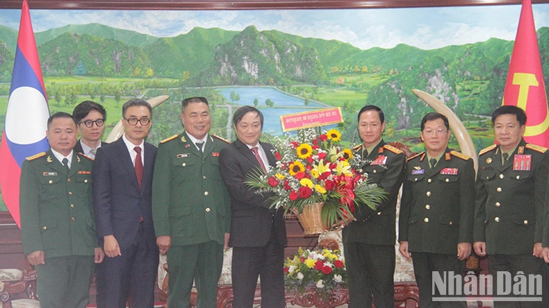 Chúc mừng nhân dịp kỷ niệm 75 năm Ngày thành lập Quân đội nhân dân Lào ảnh 1