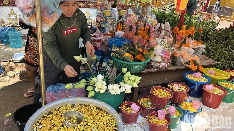 Người dân cả nước Lào tưng bừng đón Tết cổ truyền Bun Pi May ảnh 3