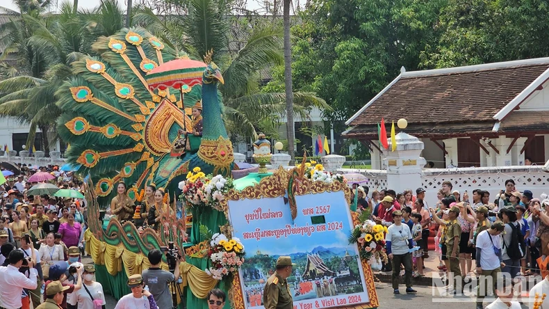 Người dân cả nước Lào tưng bừng đón Tết cổ truyền Bun Pi May ảnh 9