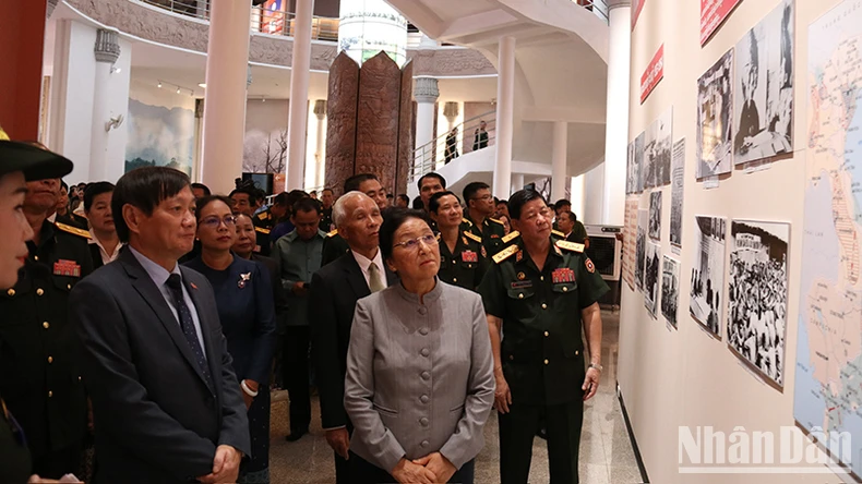 Lào tổ chức Triển lãm ảnh kỷ niệm 70 năm Chiến thắng Điện Biên Phủ ảnh 2