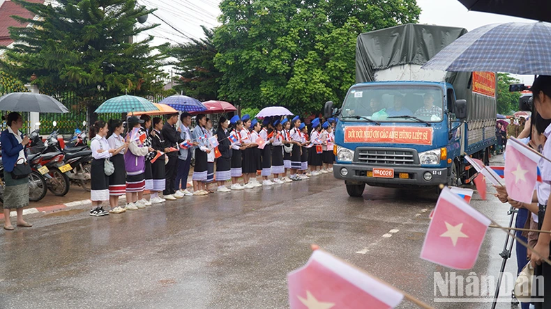 Hồi hương 12 bộ hài cốt liệt sĩ Việt Nam hy sinh tại Bắc Lào ảnh 2