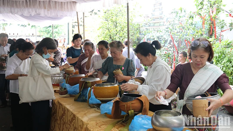 Cộng đồng người Việt Nam tại Lào tổ chức Lễ Vu lan báo hiếu ảnh 1