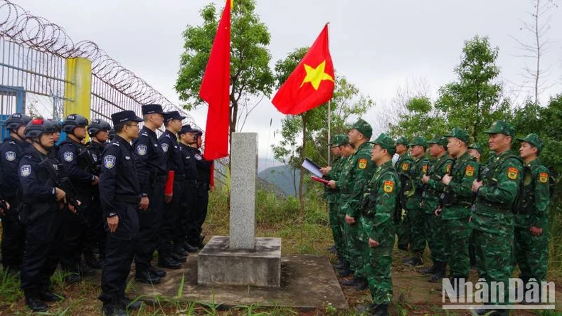 Biên phòng Lạng Sơn tuần tra liên hợp, thực thi pháp luật biên giới Việt-Trung ảnh 1