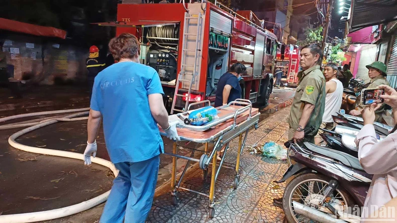 Cháy nhà dân trong mưa tại phố Định Công Hạ: 4 người tử vong ảnh 3