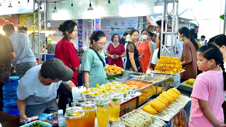 32.000 lượt người tham dự Lễ hội Văn hóa-ẩm thực “Hương vị miền hoa nắng” tại Quảng Trị ảnh 1