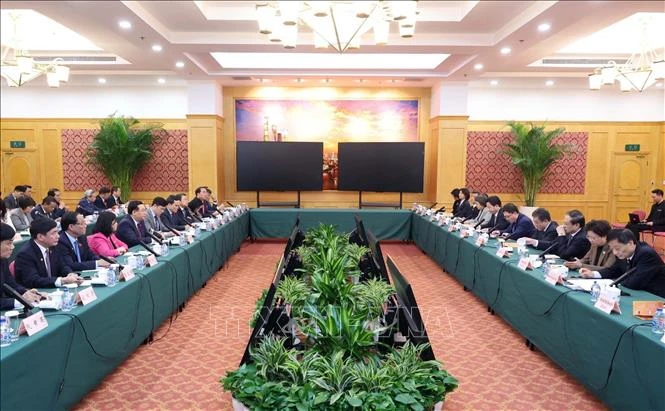Chủ tịch Quốc hội thăm và làm việc tại Khu thí điểm thương mại tự do Thượng Hải ảnh 1