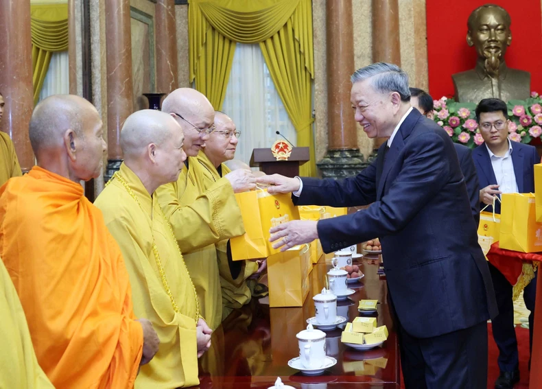 Chủ tịch nước Tô Lâm gặp mặt Đoàn đại biểu lãnh đạo chức sắc các tổ chức tôn giáo ảnh 3