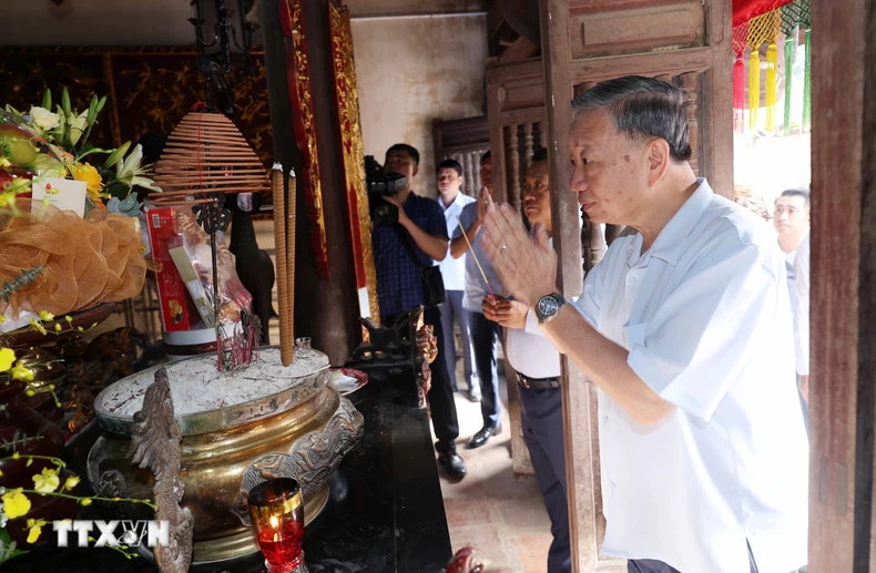 Chủ tịch nước Tô Lâm thăm nhân dân làng cổ Đường Lâm ảnh 2