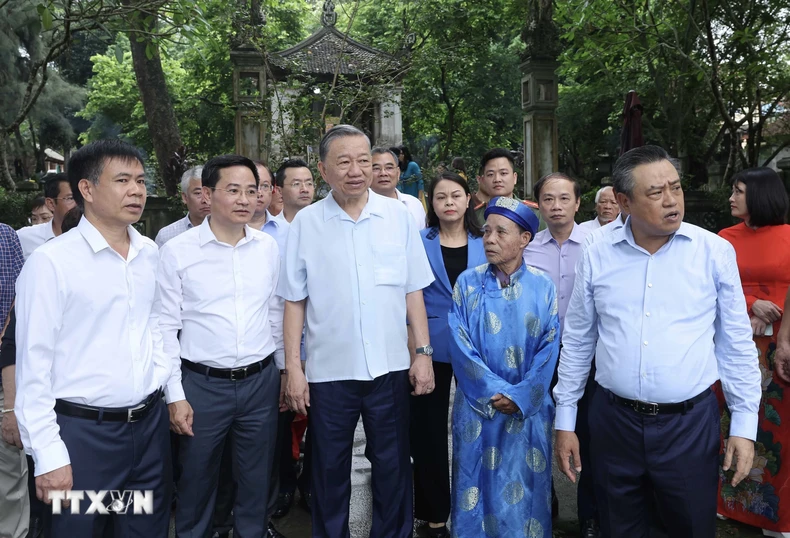 Chủ tịch nước Tô Lâm thăm nhân dân làng cổ Đường Lâm ảnh 5