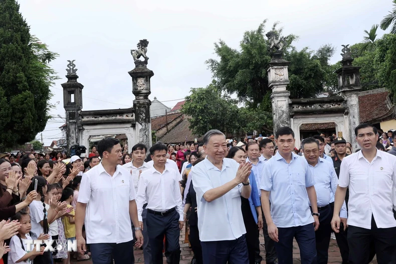 Chủ tịch nước Tô Lâm thăm nhân dân làng cổ Đường Lâm ảnh 10